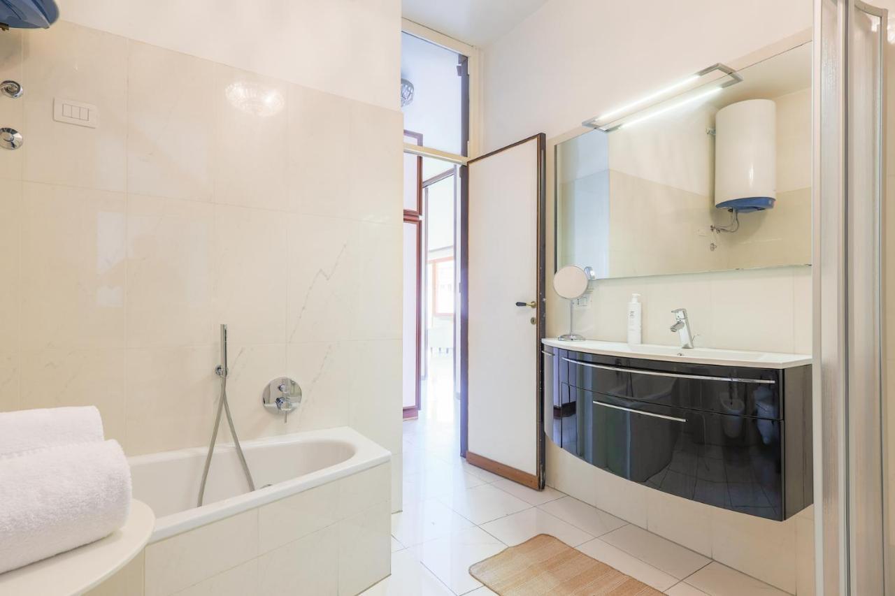 Piazza Cavour Lake View - Bymyhomeincomo Kültér fotó